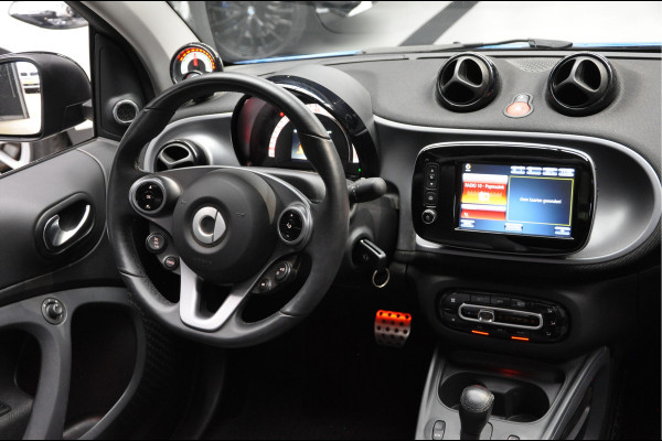 Smart Fortwo cabrio EQ Navi Leer Camera PDC Climate Carplay JBL Cruise Stoelverwarming Stuurverwarming 16" LM velgen