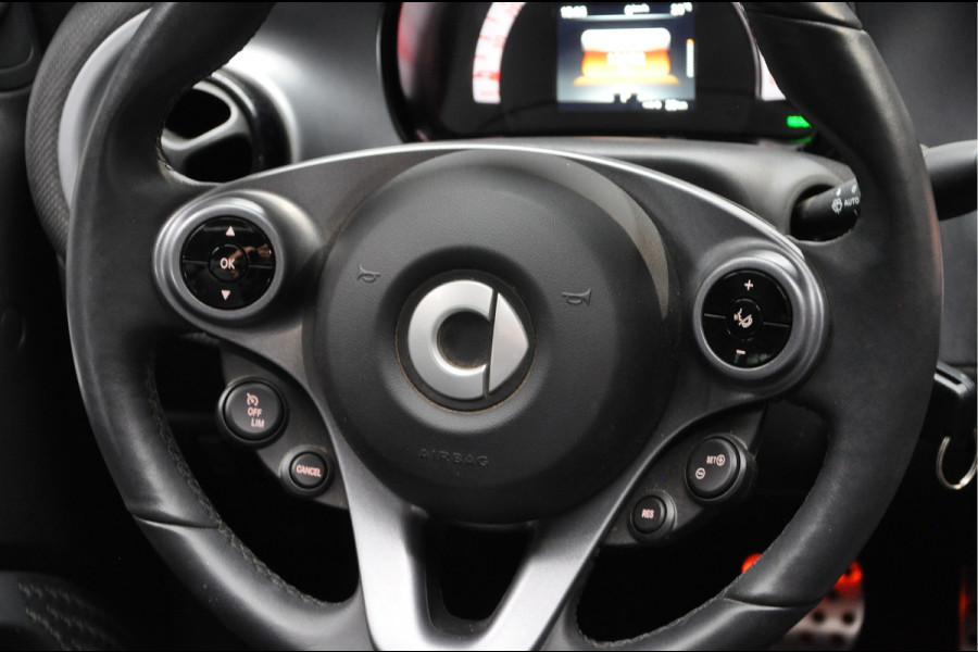 Smart Fortwo cabrio EQ Navi Leer Camera PDC Climate Carplay JBL Cruise Stoelverwarming Stuurverwarming 16" LM velgen