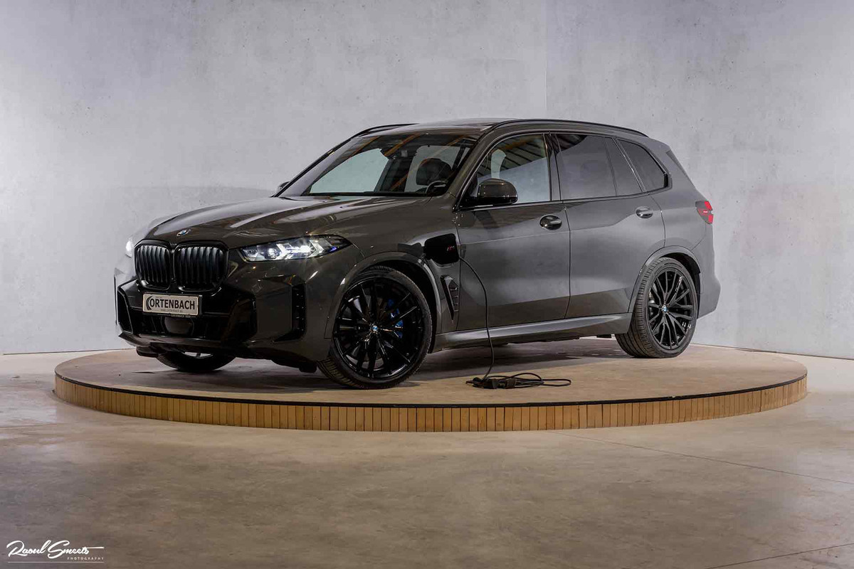 BMW X5 xDrive50e | M-sport Pro | Panorama | Iconic Glow | Dravit | Np 122K