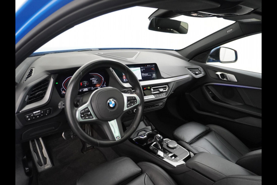 BMW 1-serie 118i UNIEK! | ADD. CRUISE | LEDER+stoelverw. | CAMERA | APPLE CARPLAY | PANORAMADAK | 1e eig. DEALER ONDERHOUDEN