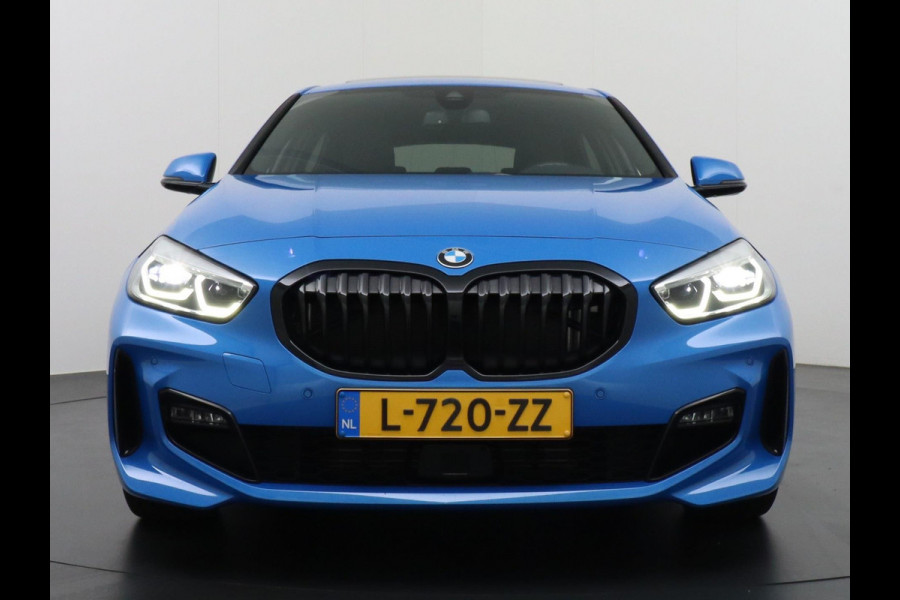 BMW 1-serie 118i UNIEK! | ADD. CRUISE | LEDER+stoelverw. | CAMERA | APPLE CARPLAY | PANORAMADAK | 1e eig. DEALER ONDERHOUDEN