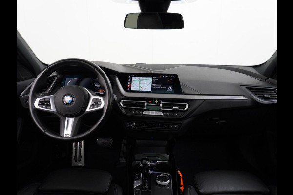 BMW 1-serie 118i UNIEK! | ADD. CRUISE | LEDER+stoelverw. | CAMERA | APPLE CARPLAY | PANORAMADAK | 1e eig. DEALER ONDERHOUDEN