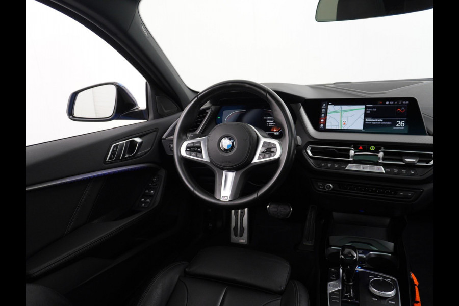 BMW 1-serie 118i UNIEK! | ADD. CRUISE | LEDER+stoelverw. | CAMERA | APPLE CARPLAY | PANORAMADAK | 1e eig. DEALER ONDERHOUDEN