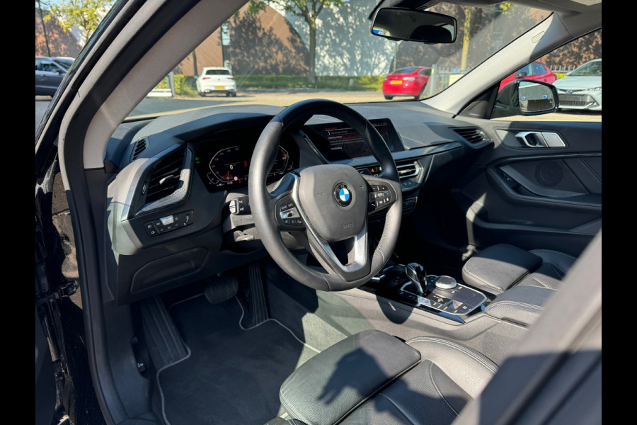 BMW 2 Serie Gran Coupé 218i AUTOMAAT SPORT | LEDEREN SPORTSTOELEN +stoelverw. | DEALER ONDERHIOUDEN | CAMERA