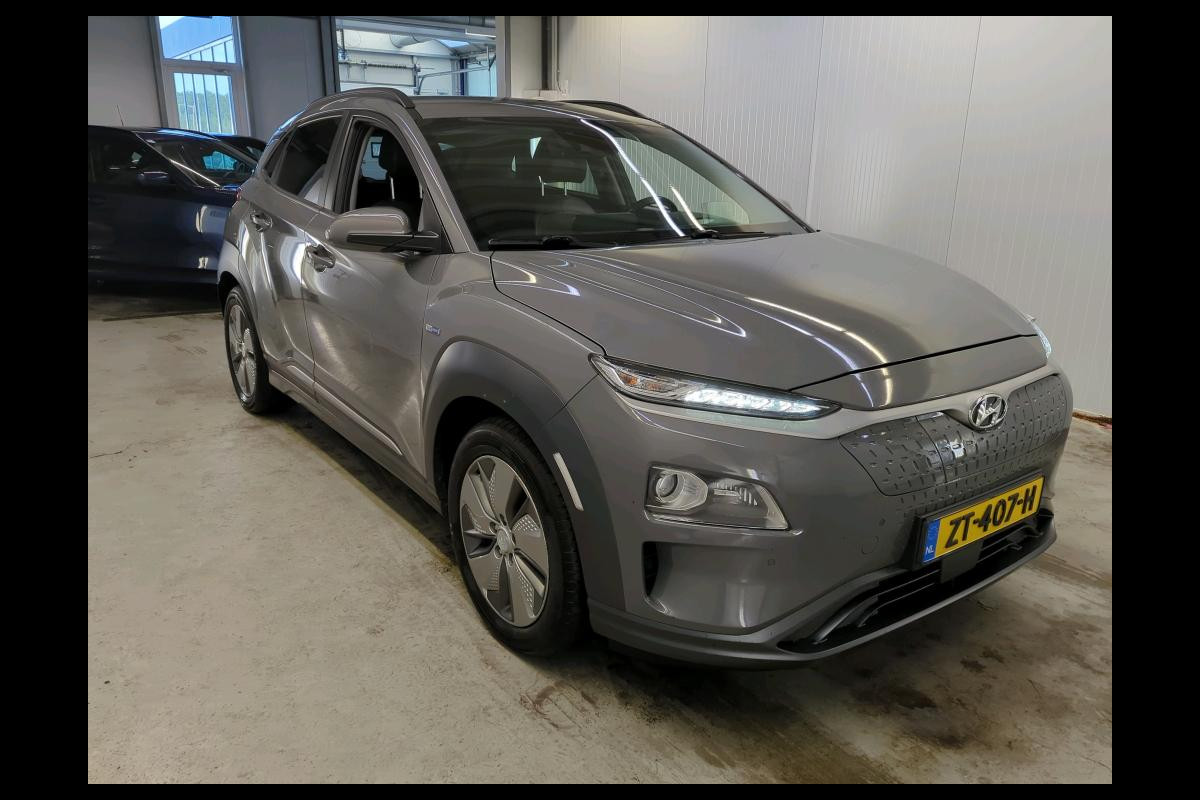 Hyundai Kona EV Premium 64 kWh (INCL-BTW) *VOLLEDER | HEAD-UP | FULL-LED | NAVI-FULLMAP | DAB | ADAPTIVE-CRUISE | KRELL-AUDIO | KEYLESS | CAMERA | BLIND-SPOT | LANE-ASSIST | VIRTUAL-COCKPIT | COMFORT-SEATS | 17''ALU*