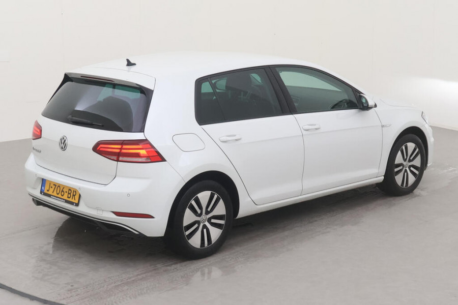 Volkswagen e-Golf e-Golf 11900,- NA SUBSIDIE! NL AUTO | VIRTUAL COCKPIT | STOELVERW |