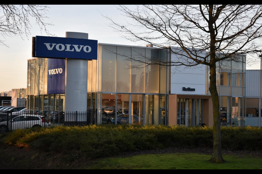 Volvo EX30 €44.595 fiscaal (SEPP) Automaat Ext. Range Plus SEPP-Subsidie €2.995 mogelijk / Adaptieve cruise control / BLIS / Parkeersensoren met camera / Elektrische achterklep / 19" velgen / getint glas / Stoel en stuurwielverwarming / Google infotainment / Keyless entry