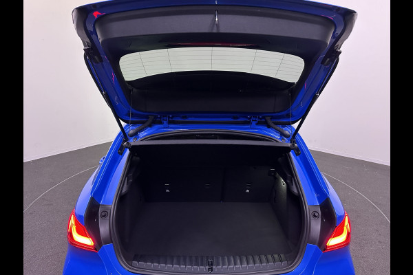 BMW 1-serie 118i M Sport Misano Blauw Metallic | Panodak | Competition Alcantara Sportstoelen | Harman Kardon | Apple Carplay  Sfeerverlichting | Navi Prof | Head Up | Camera |