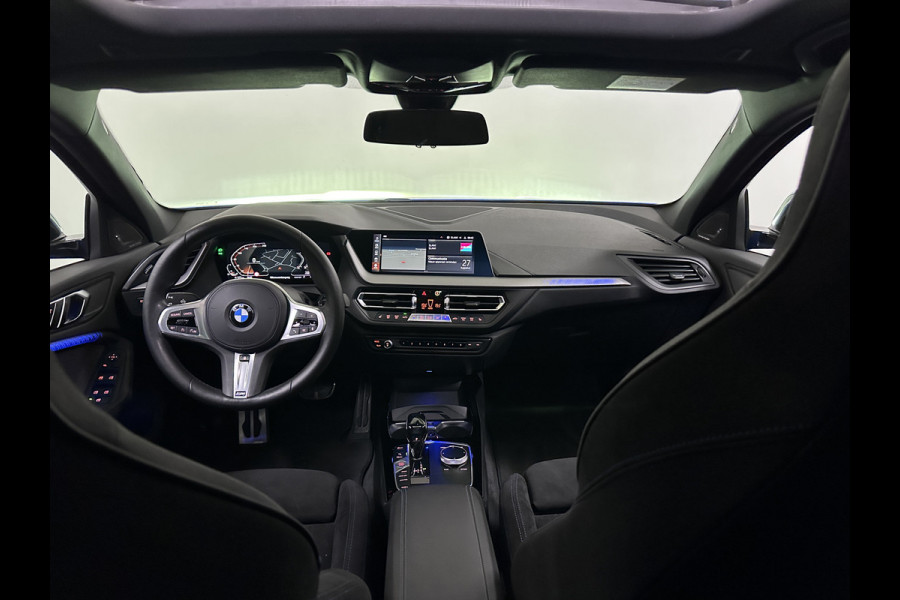 BMW 1-serie 118i M Sport Misano Blauw Metallic | Panodak | Competition Alcantara Sportstoelen | Harman Kardon | Apple Carplay  Sfeerverlichting | Navi Prof | Head Up | Camera |