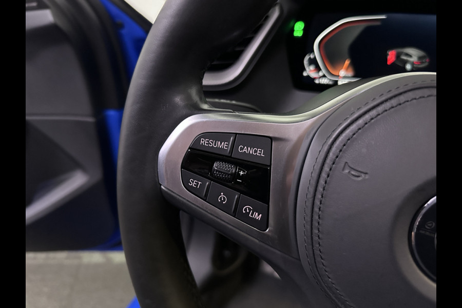 BMW 1-serie 118i M Sport Misano Blauw Metallic | Panodak | Competition Alcantara Sportstoelen | Harman Kardon | Apple Carplay  Sfeerverlichting | Navi Prof | Head Up | Camera |