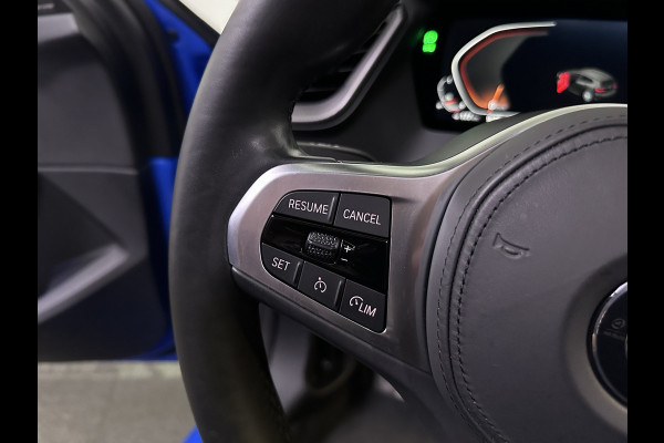 BMW 1-serie 118i M Sport Misano Blauw Metallic | Panodak | Competition Alcantara Sportstoelen | Harman Kardon | Apple Carplay  Sfeerverlichting | Navi Prof | Head Up | Camera |