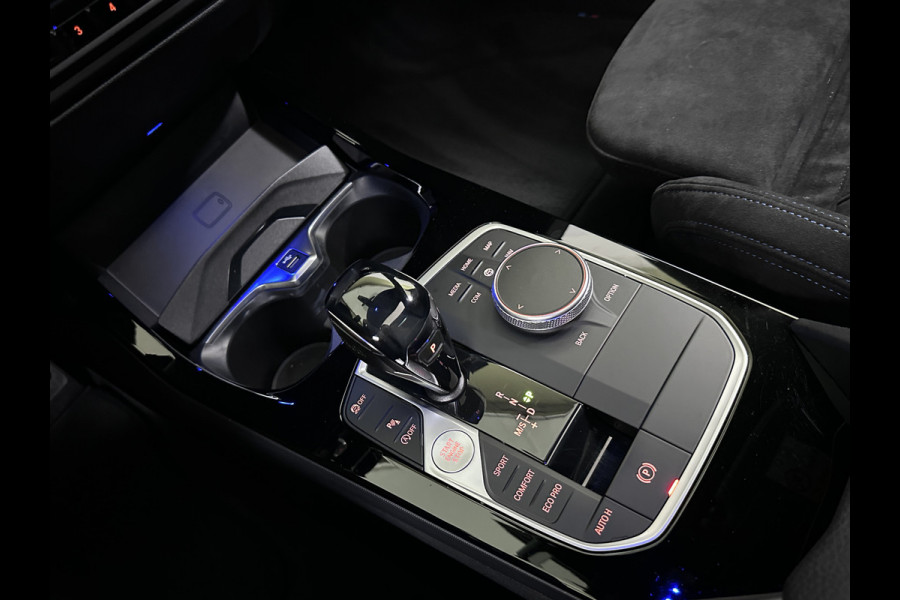 BMW 1-serie 118i M Sport Misano Blauw Metallic | Panodak | Competition Alcantara Sportstoelen | Harman Kardon | Apple Carplay  Sfeerverlichting | Navi Prof | Head Up | Camera |