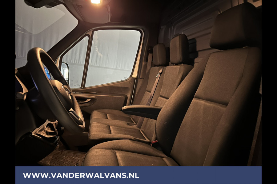 Mercedes-Benz Sprinter 315 CDI 150pk L3H2 Euro6 Airco | Camera | Apple Carplay | Android Auto Parkeersensoren, Bijrijdersbank