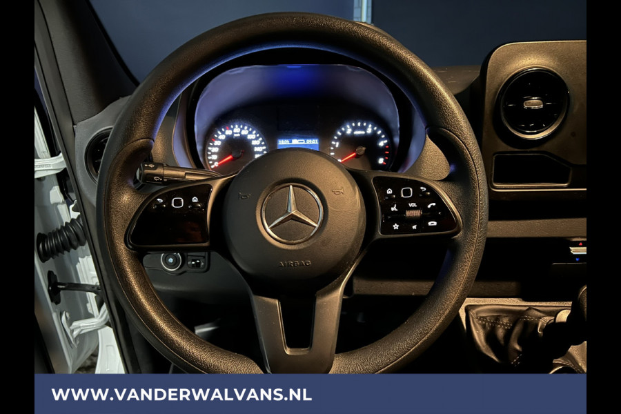 Mercedes-Benz Sprinter 315 CDI 150pk L3H2 Euro6 Airco | Camera | Apple Carplay | Android Auto Parkeersensoren, Bijrijdersbank