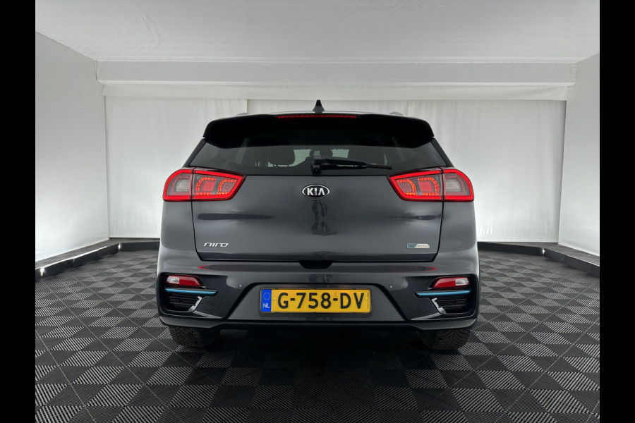 Kia e-Niro ExecutiveLine 64 kWh (INCL-BTW) Aut. *VOLLEDER | JBL-SOUND | FULL-LED | NAVI-FULLMAP | DAB | ADAPT.CRUISE | CAMERA | MEMORY-PACK | LANE-ASSIST | KEYLESS | DIGI-COCKPIT | SHIFT-PADDLES | COMFORT-SEATS | 17"ALU*