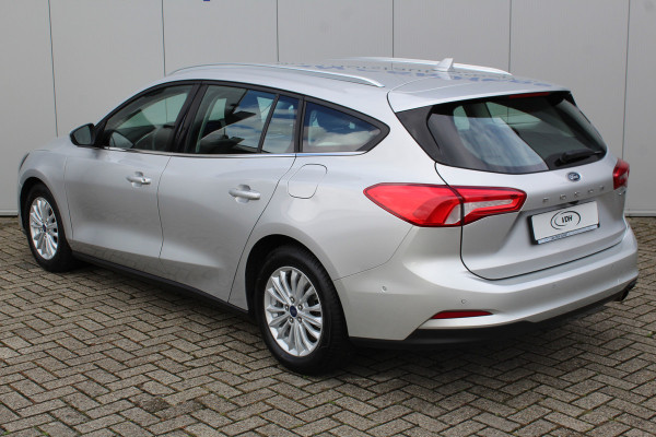 Ford FOCUS Wagon 1.0-125pk EcoBoost Mild-hybrid Titanium. Mooie, ruime, luxe en comfortabele Ford Focus wagon. Volautm. airco dual, camera, easy entry/easy go, stoel-, stuur- en voorraamverw., cruise control, Isofix, side- en lane assist, parkeersensoren v+a, LM wielen etc.