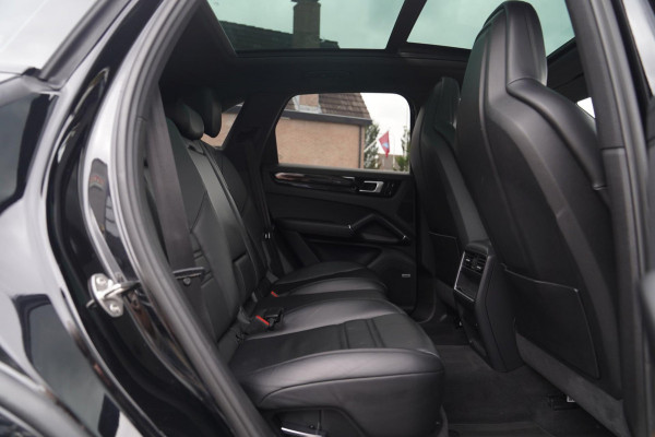 Porsche Cayenne 3.0 E-Hybrid | Sport Chrono | Bose Sound | Panorama | Luchtvering | incl BTW | Memory stoelen | Luxe leder | LED