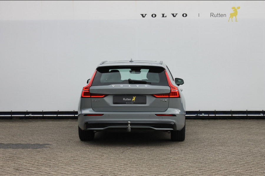 Volvo V60 T6 350pk autm. Recharge AWD Plus Dark Panoramisch schuif-kanteldak / 18" lichtmetalen velgen / Semi elektrisch wegklapbare trekhaak / 360 graden rondom zichtcamera /