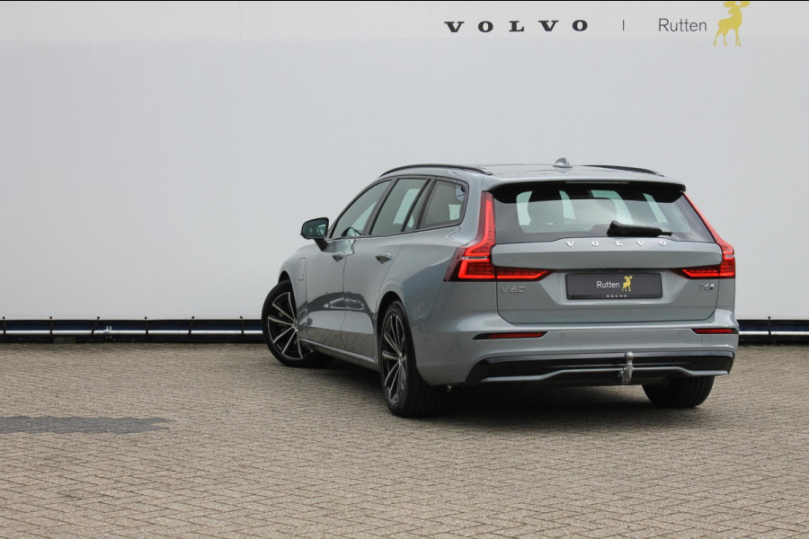 Volvo V60 T6 350pk autm. Recharge AWD Plus Dark Panoramisch schuif-kanteldak / 18" lichtmetalen velgen / Semi elektrisch wegklapbare trekhaak / 360 graden rondom zichtcamera /