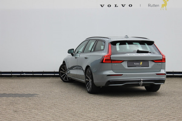 Volvo V60 T6 350pk autm. Recharge AWD Plus Dark Panoramisch schuif-kanteldak / 18" lichtmetalen velgen / Semi elektrisch wegklapbare trekhaak / 360 graden rondom zichtcamera /