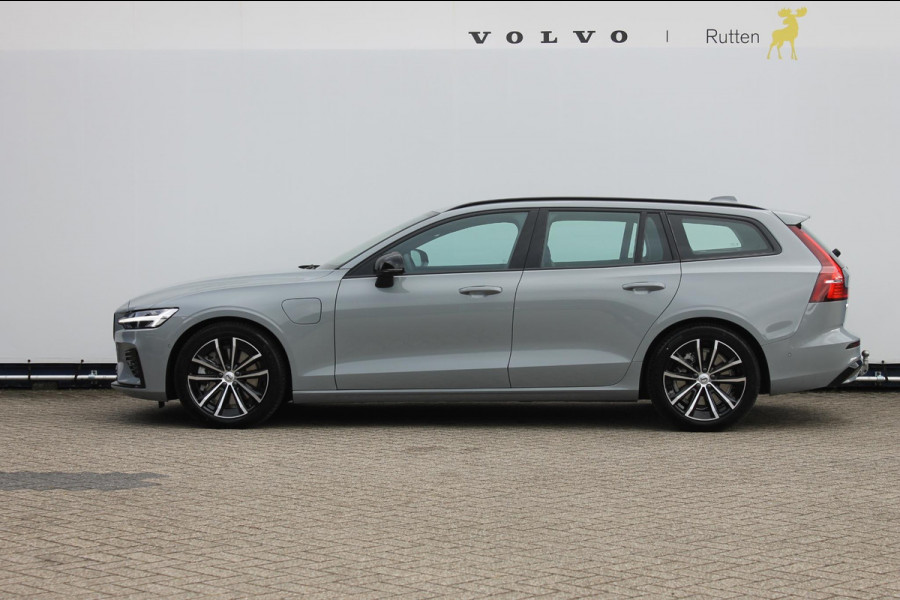 Volvo V60 T6 350pk autm. Recharge AWD Plus Dark Panoramisch schuif-kanteldak / 18" lichtmetalen velgen / Semi elektrisch wegklapbare trekhaak / 360 graden rondom zichtcamera /