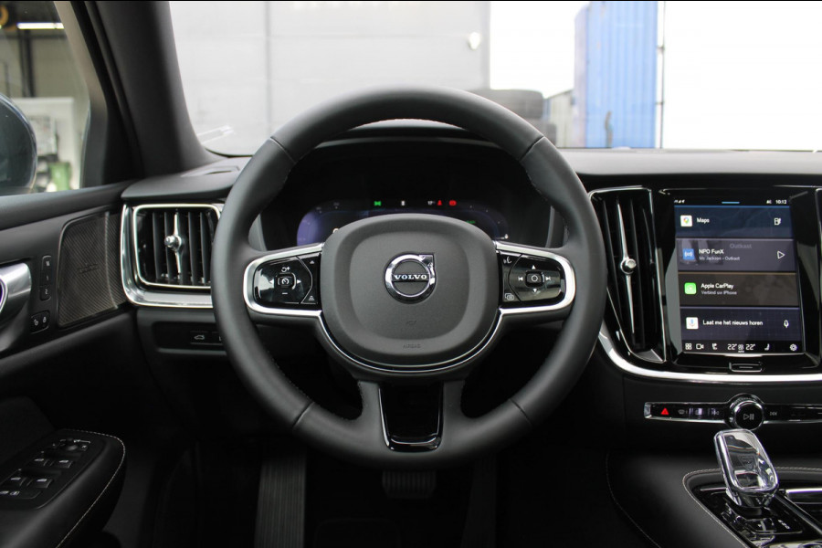 Volvo V60 T6 350pk autm. Recharge AWD Plus Dark Panoramisch schuif-kanteldak / 18" lichtmetalen velgen / Semi elektrisch wegklapbare trekhaak / 360 graden rondom zichtcamera /