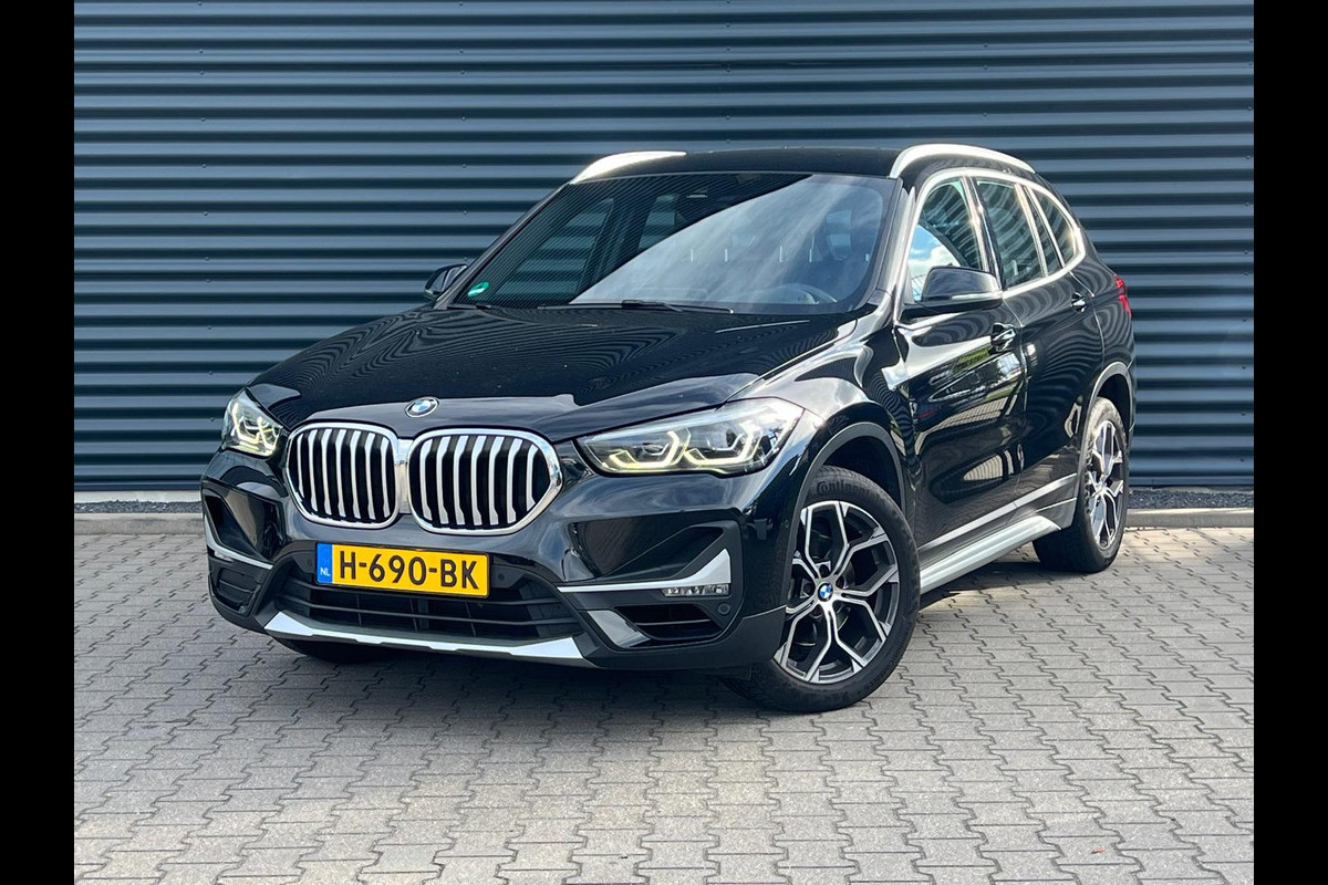 BMW X1 sDrive18i XLine | Trekhaak Afneembaar | Camera | Led | Sportstoelen Leder | Head-up Display |  Steoelverwarming |