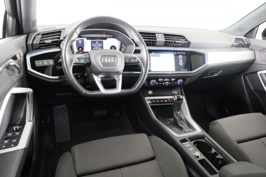 Audi Q3 Sportback 35 TFSI Business Edition 150 pk S-tronic | Navigatie | Panoramadak | Parkeersensoren | LED koplampen |