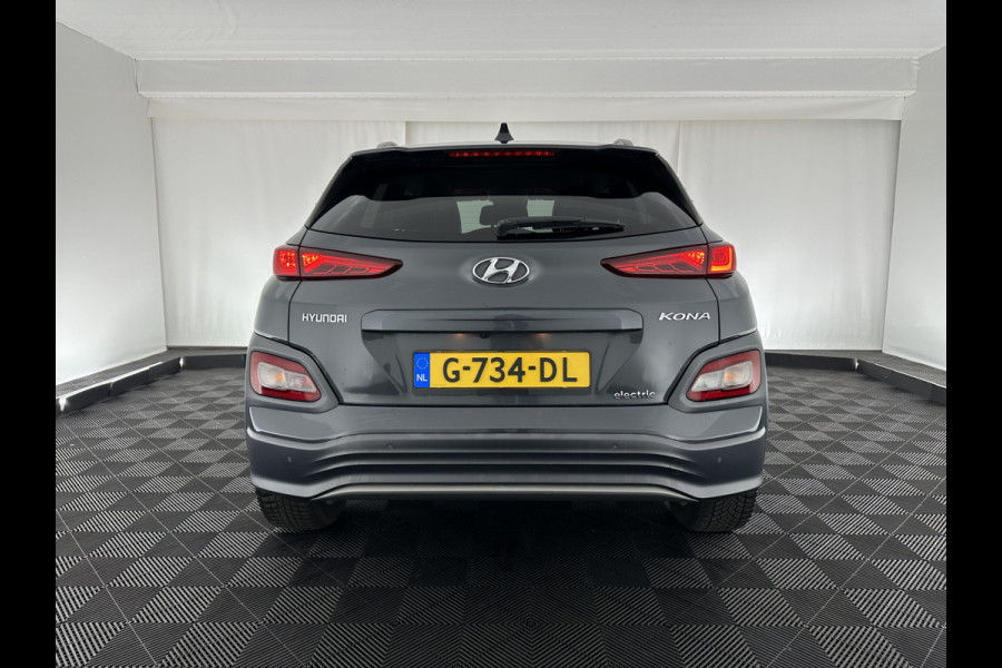 Hyundai Kona EV Premium 64 kWh (INCL-BTW) *VOLLEDER | HEAD-UP | FULL-LED | NAVI-FULLMAP | DAB | ADAPTIVE-CRUISE | KRELL-AUDIO | KEYLESS | CAMERA | BLIND-SPOT | LANE-ASSIST | VIRTUAL-COCKPIT | COMFORT-SEATS | 17''ALU*