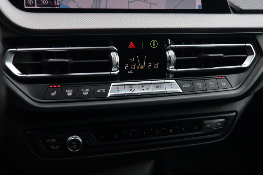 BMW 2 Serie Gran Coupé 218i M Sport / LIVE COCKPIT / HUD / CARPLAY / TREKHAAK / SFEERVERLICHTING