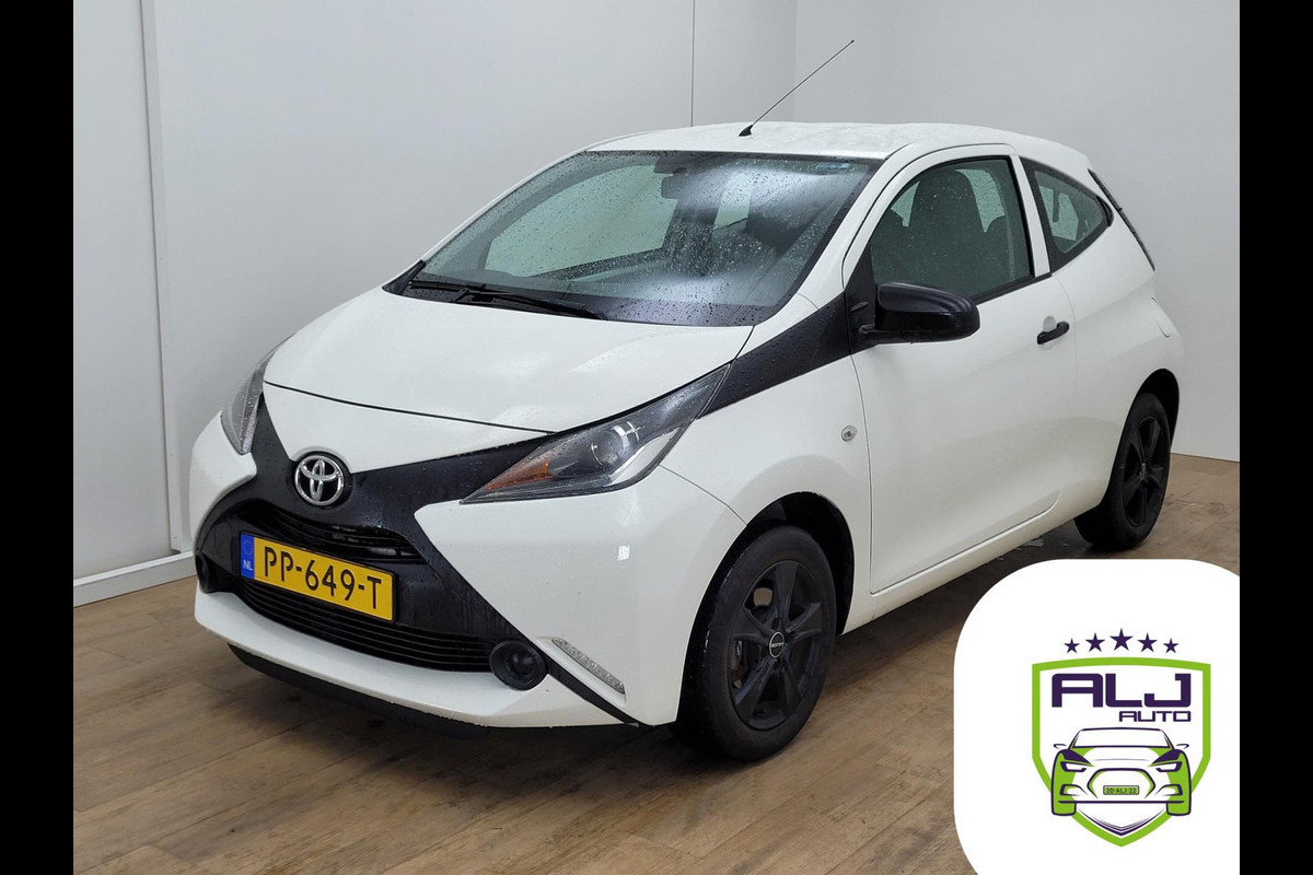 Toyota Aygo Occasion met sportvelgen en aux radio | Tweedehands Toyota Aygo in wit nu bij ALJauto | Bovag | Dealeronderhouden