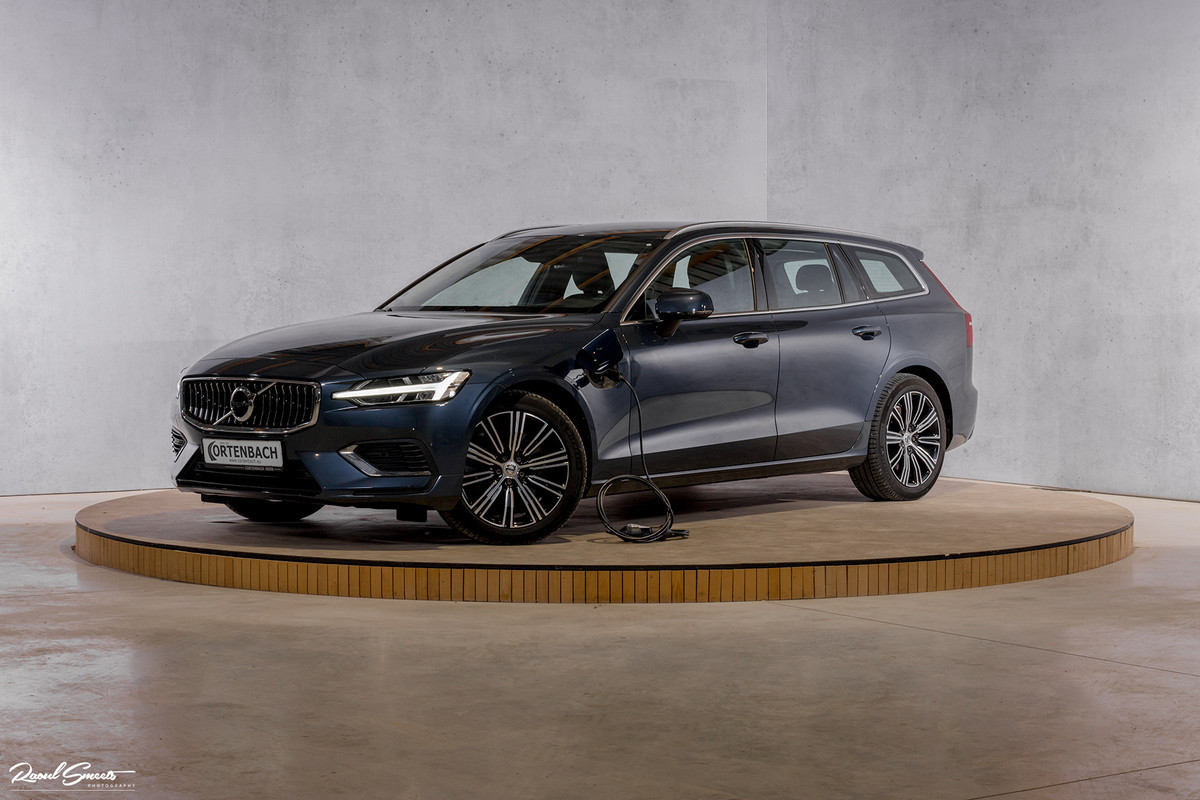 Volvo V60 2.0 T6 Recharge AWD Inscription Expression | Apple carplay | Navigatie | Adaptieve cruise |