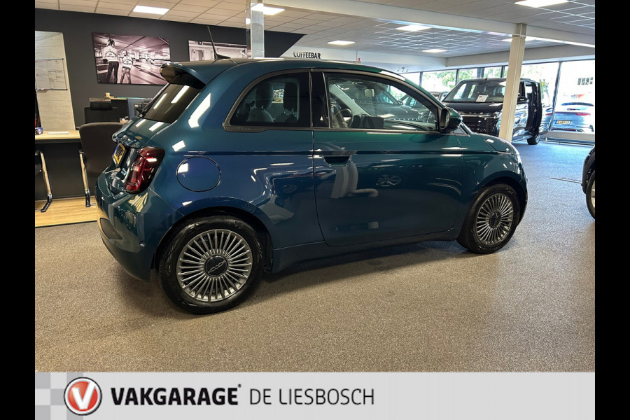 Fiat 500E Icon 42 kWh / Airco / camera / elektrisch bedienbaar Panoramadak / Navigatie / subsidie €2000,-