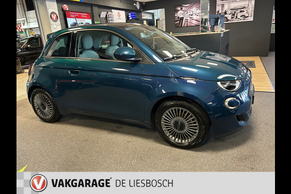 Fiat 500E Icon 42 kWh / Airco / camera / elektrisch bedienbaar Panoramadak / Navigatie / subsidie €2000,-