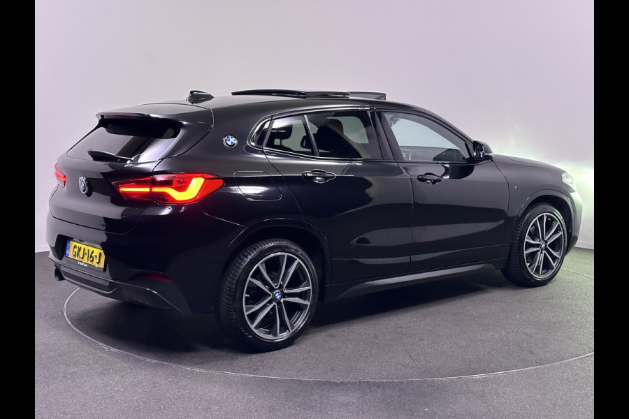 BMW X2 sDrive18i M Sport 140pk Dealer O.H | Panodak | Sportstoelen Verwarmd | Camera | 19"L.M | DAB | Sfeerverlichting | EL. Achterklep |