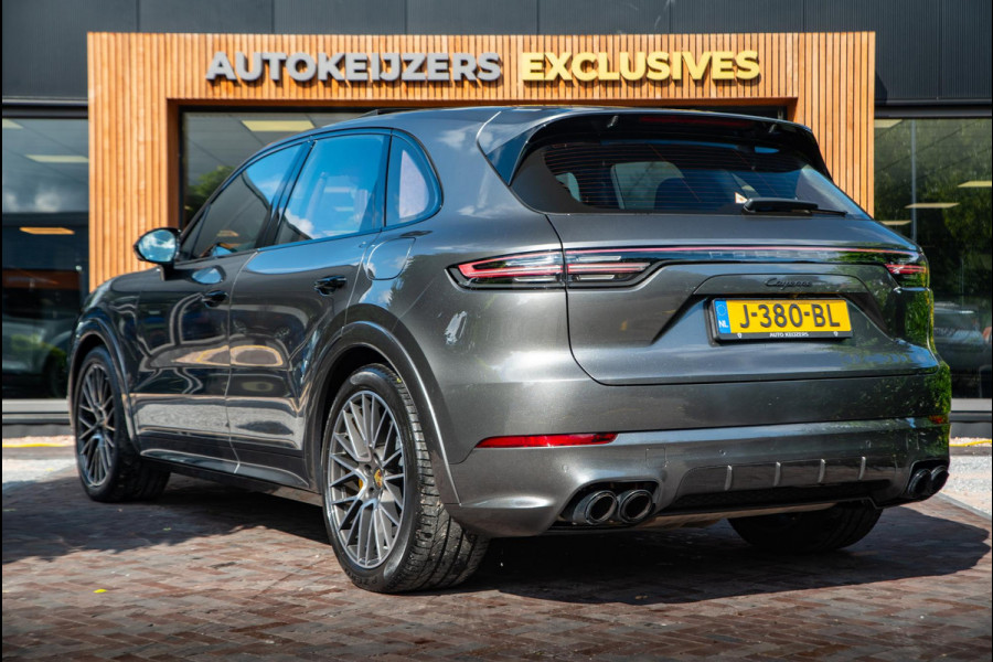 Porsche Cayenne 3.0 E-Hybrid Keramisch Panoramadak Softclose Sportchrono Trekhaak Elec. 21" LMV