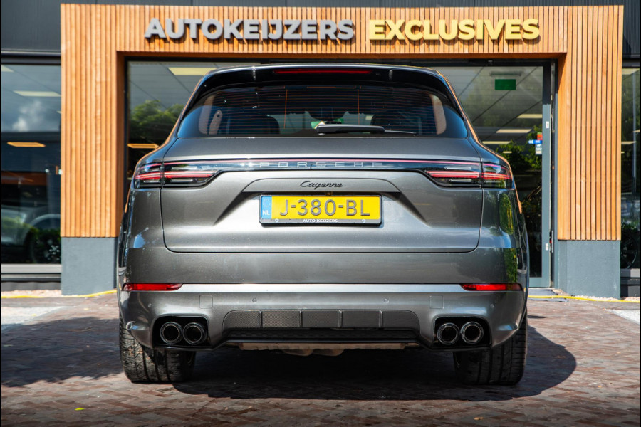 Porsche Cayenne 3.0 E-Hybrid Keramisch Panoramadak Softclose Sportchrono Trekhaak Elec. 21" LMV