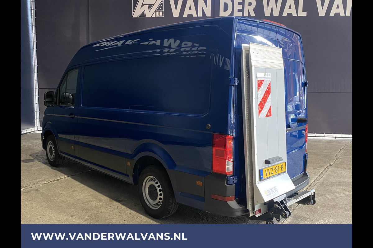 Volkswagen Crafter 35 2.0 TDI 140pk L3H3 L2H2 Euro6 *Laadklep* Airco | 3000kg Trekvermogen | Navigatie | Apple Carplay Bijrijdersbank