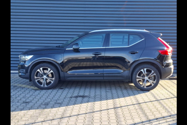 Volvo XC40 T5 Recharge R-Design Plug in Hybrid 261pk PHEV | Panodak | Lederen Sportstoelen | Pilot Assist | Adaptive Cruise | Apple Carplay | Navigatie | Camera | DAB |