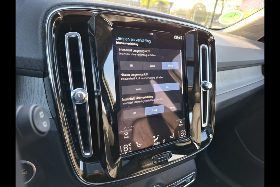 Volvo XC40 T5 Recharge R-Design Plug in Hybrid 261pk PHEV | Panodak | Lederen Sportstoelen | Pilot Assist | Adaptive Cruise | Apple Carplay | Navigatie | Camera | DAB |