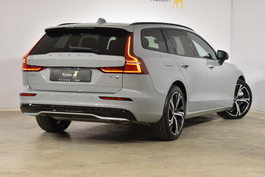 Volvo V60 T6 350PK Automaat Recharge AWD Plus Dark / Driver assist / Sportstoelen / donker getint glas / 19 velgen