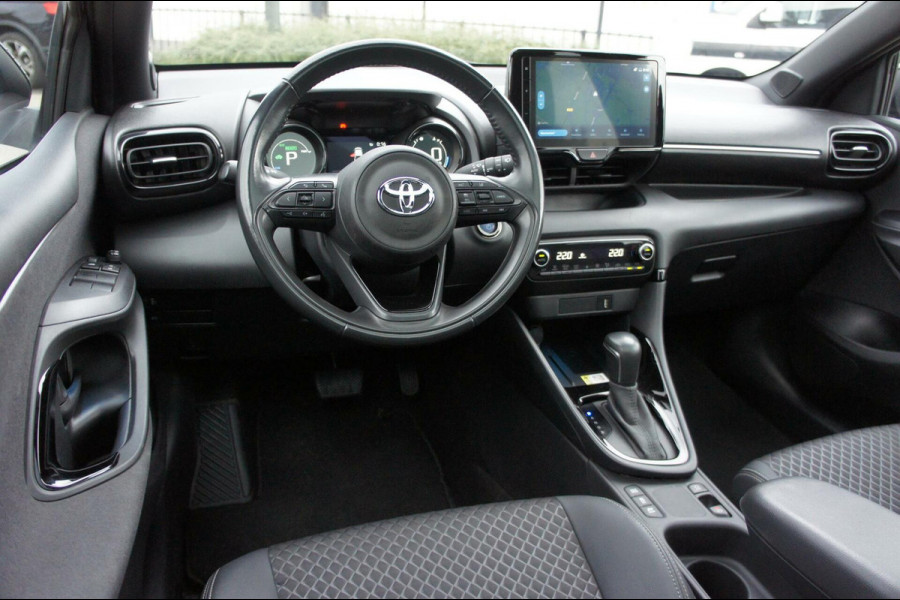 Toyota Yaris 1.5 Hybrid Black Sport Camera|LED|Navi|Panorama