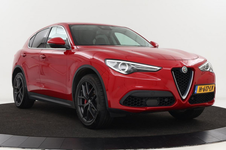 Alfa Romeo Stelvio 2.0T AWD First Edition | Leder | Stoel & stuurverwarming | Camera | Xenon | Navigatie | Memory | DAB | Cruise control