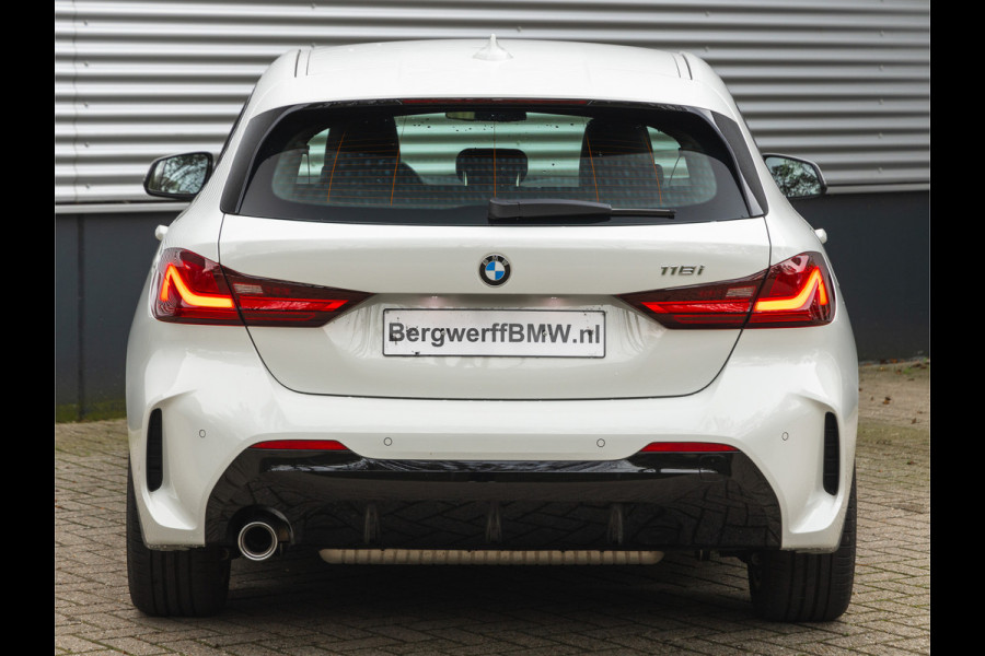 BMW 1-serie 118i M-Sport - Live Cockpit Prof - Hifi - LED - Stoelverwarming