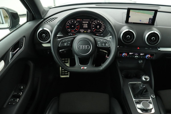 Audi A3 35 TFSI Advance Sport | Stoelverwarming | Carplay | Half leder | Full LED | Navigatie | Sportstoelen | PDC | S-Line