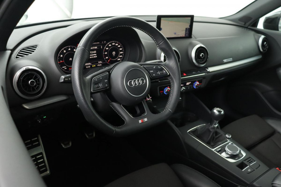 Audi A3 35 TFSI Advance Sport | Stoelverwarming | Carplay | Half leder | Full LED | Navigatie | Sportstoelen | PDC | S-Line