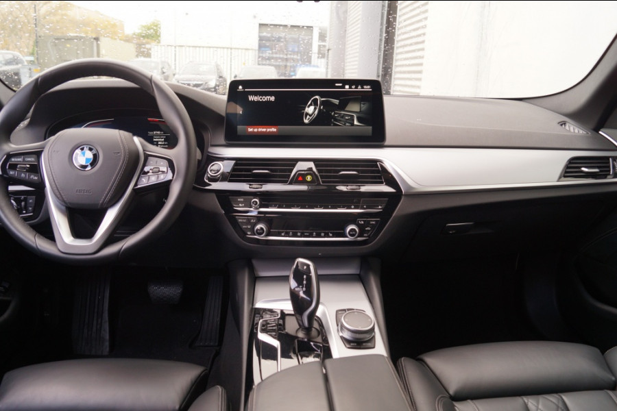 BMW 5 Serie Touring 520i Business Edition Plus -LEER-NAVI-ECC-