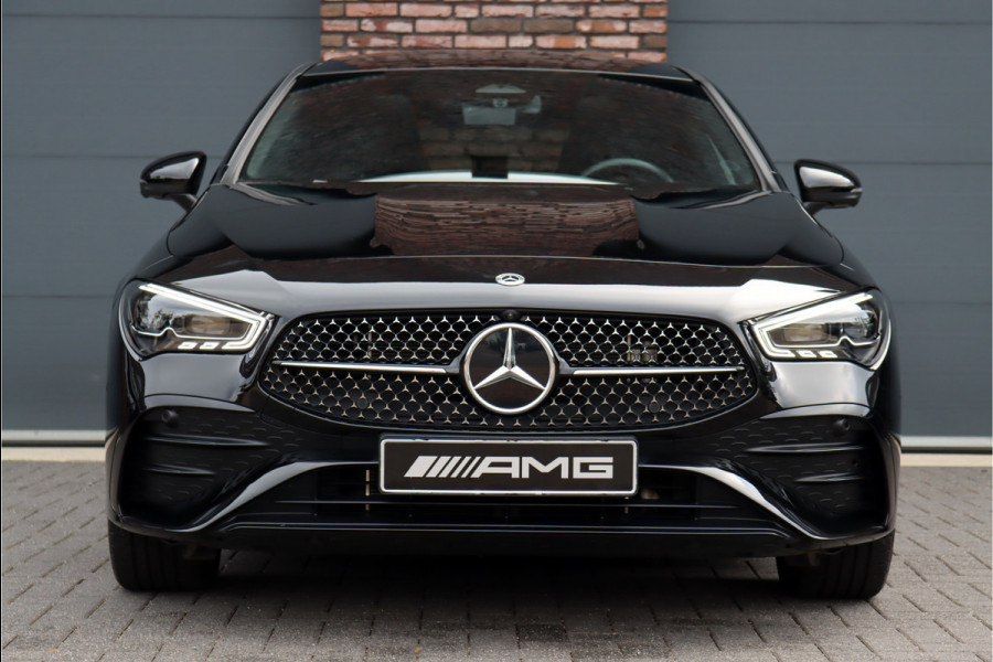 Mercedes-Benz CLA-Klasse 250 e AMG Line Aut8 | Facelift | Panoramadak | Keyless Go | Panoramadak | Verwarmd Stuurwiel | Sfeerverlichting | Surround Camera | Dodehoekassistent |