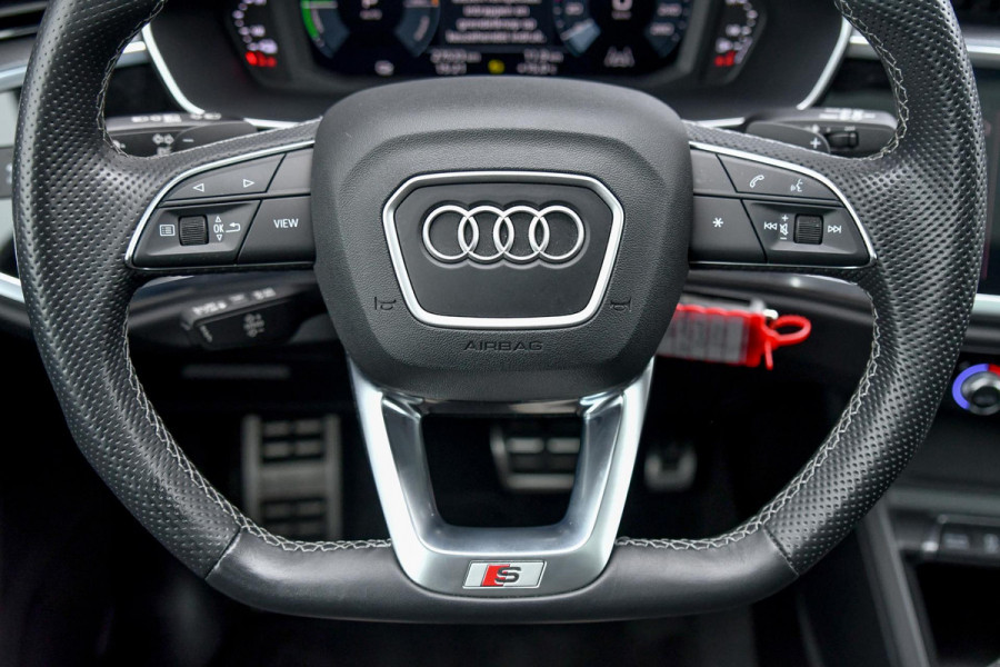 Audi Q3 Sportback 45 TFSI e S-Line. BTW, Pano, Dodeh, Camera, Trekhaak, Matrix, 20'', CarPlay!