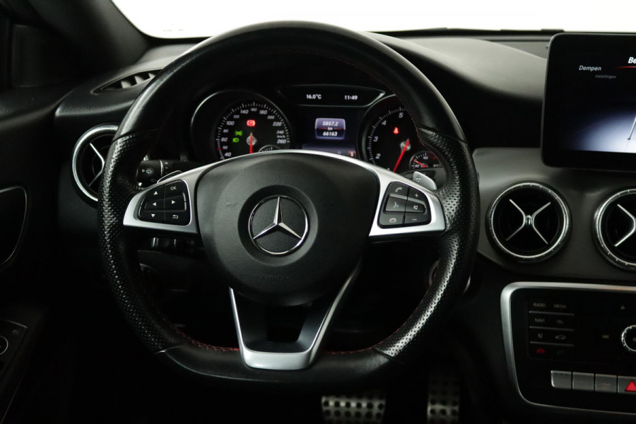 Mercedes-Benz CLA-Klasse 180 Business Solution AMG Upgrade Edition Automaat (NAVIGATIE, CAMERA, STOELV, CRUISE, NL-AUTO)